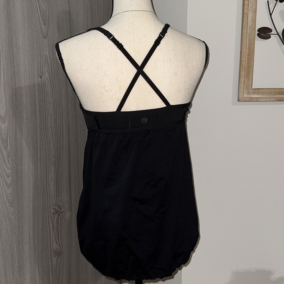 Lululemon Rehearsal Tank Women's size 4 - Picture 2 of 2